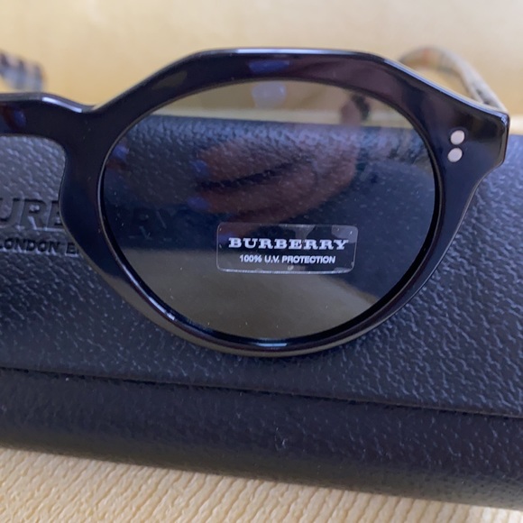 Burberry Sunglasses - Picture 4 of 12